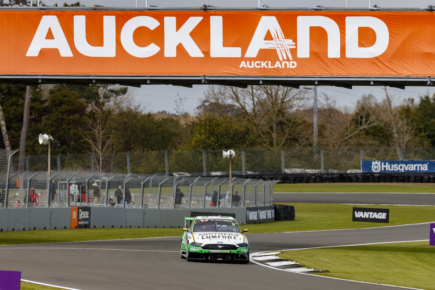 Holdsworth quickest in Auckland practice