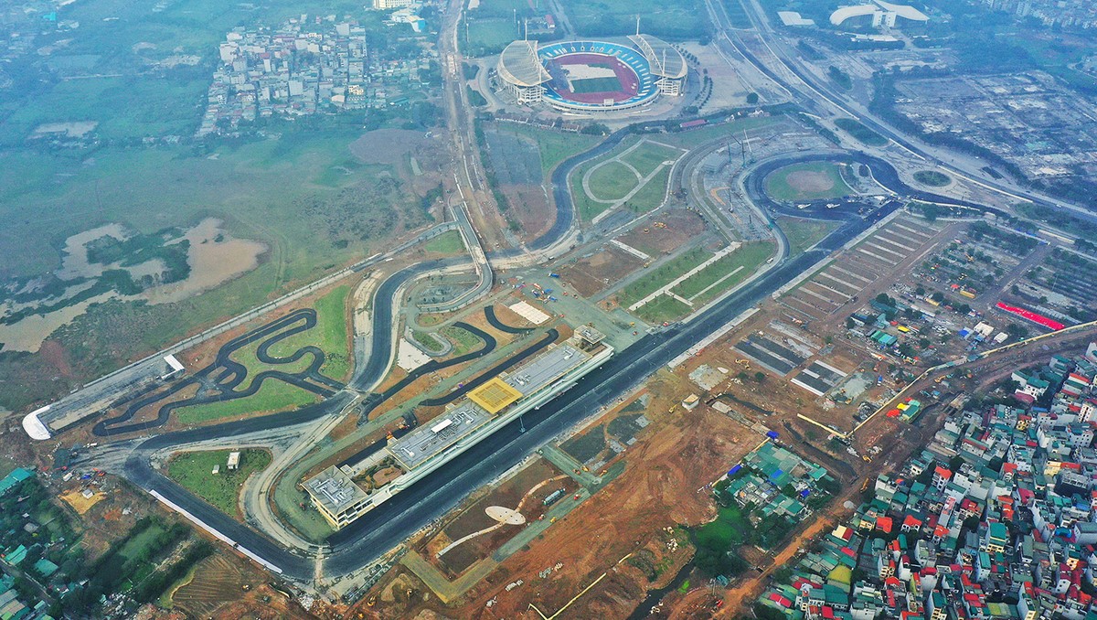 Hanoi circuit under construction
