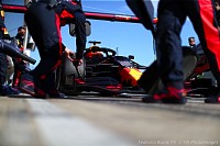 23AlexanderAlbonAstonMartinRedBullRacing4.jpg