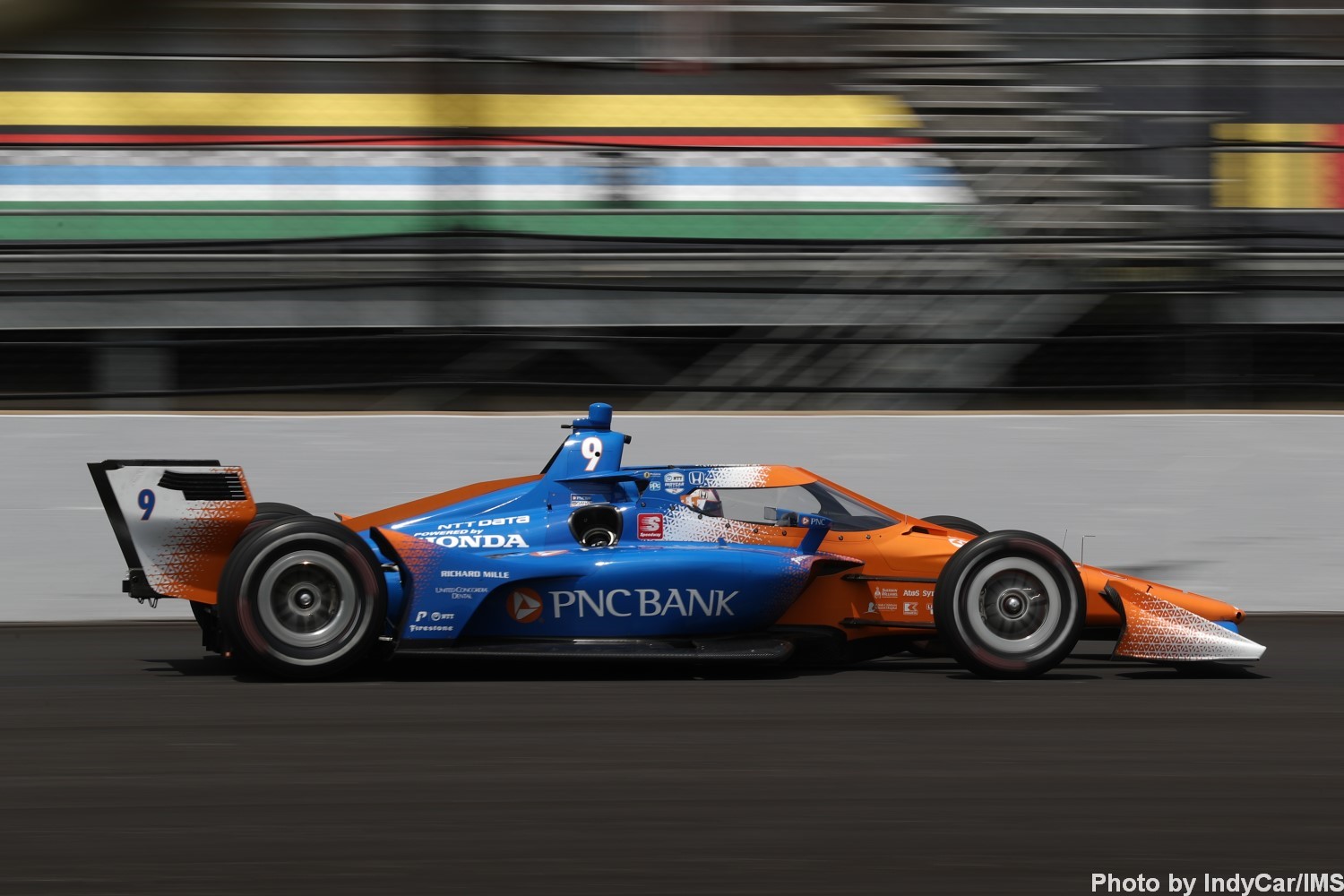 Scott Dixon dominates at Indy