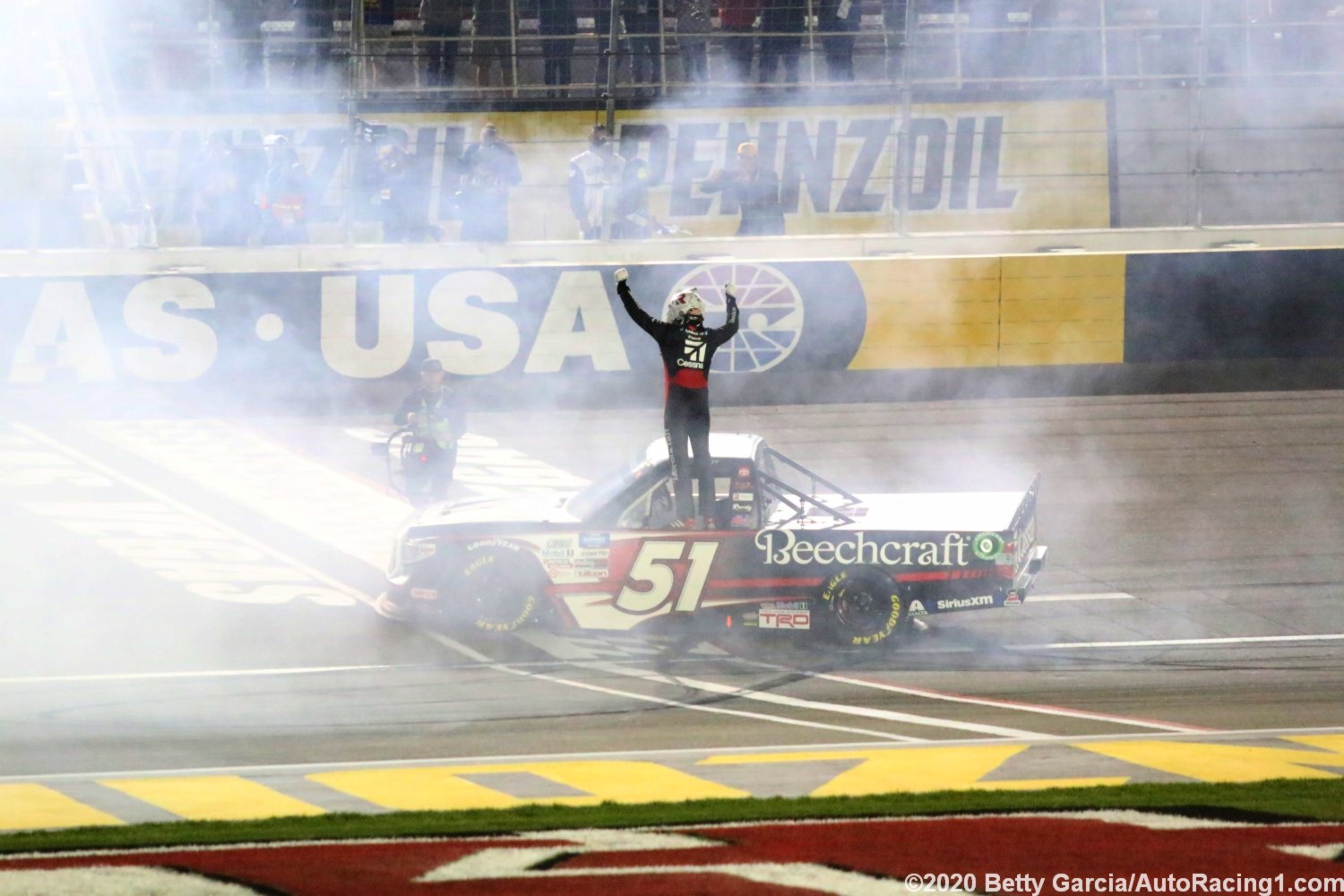 Kyle Busch plays to the crowd