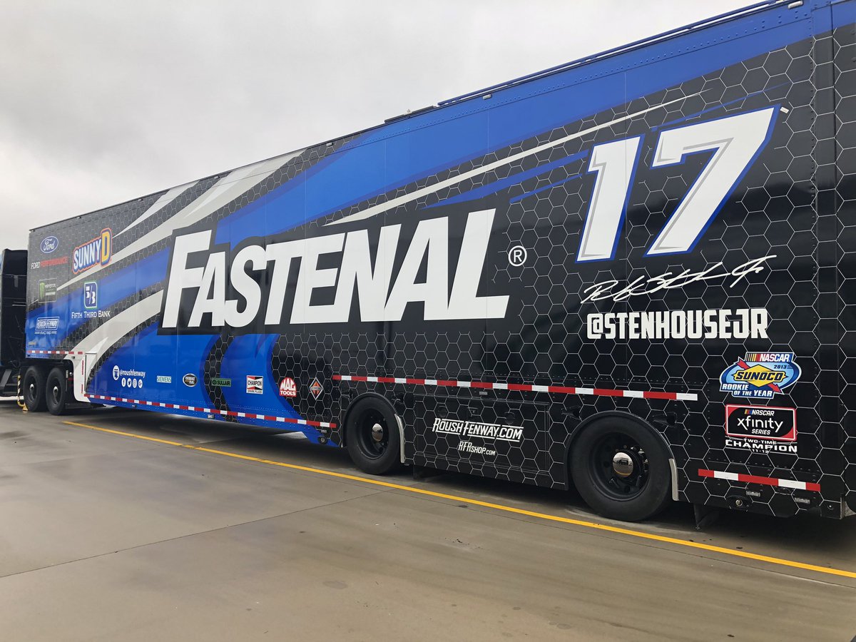 No. 17 Fastenal team hauler