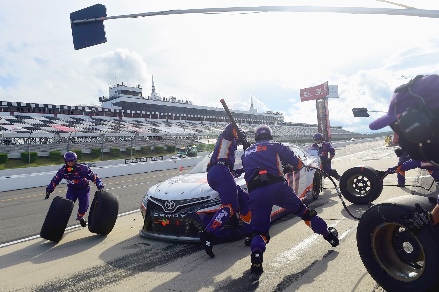 Winner Hamlin gets quick work from his Joe Gibbs pit crew