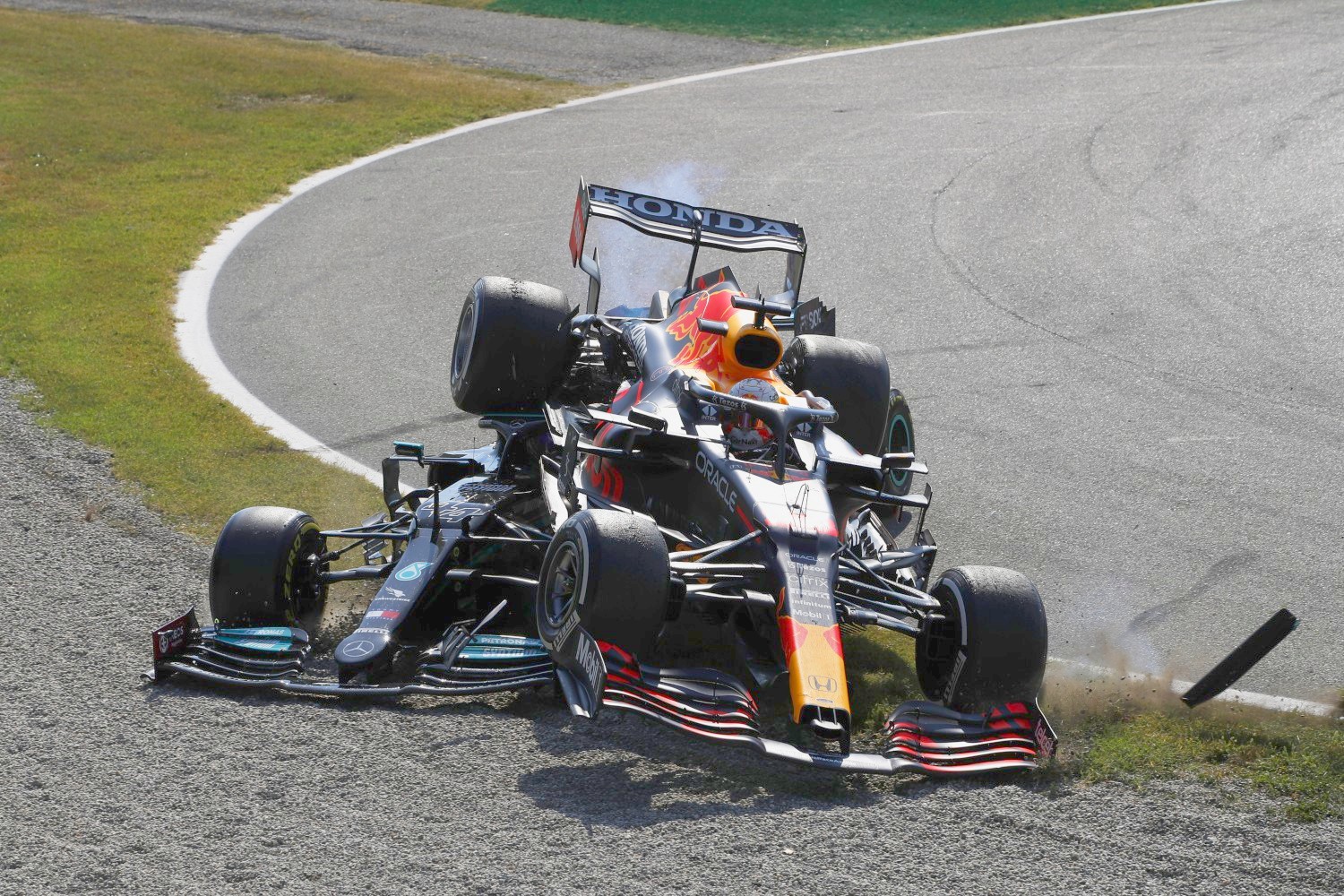 Hamilton and Verstappen clash again at Monza in 2021 - LAT Images