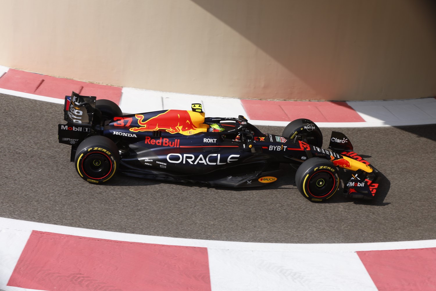 Isack Hadjar, Red Bull Racing RB19 during the Abu Dhabi GP at Yas Marina Circuit on Friday November 24, 2023 in Abu Dhabi, United Arab Emirates. (Photo by Steven Tee / LAT Images)