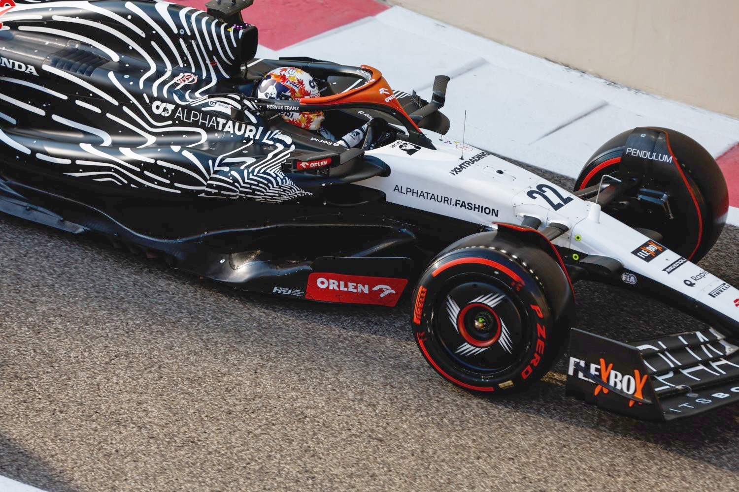 Yuki Tsunoda, AlphaTauri AT04 during the Abu Dhabi Post-Season Testing at Yas Marina Circuit on Tuesday November 28, 2023 in Abu Dhabi, United Arab Emirates. (Photo by Steven Tee / LAT Images)