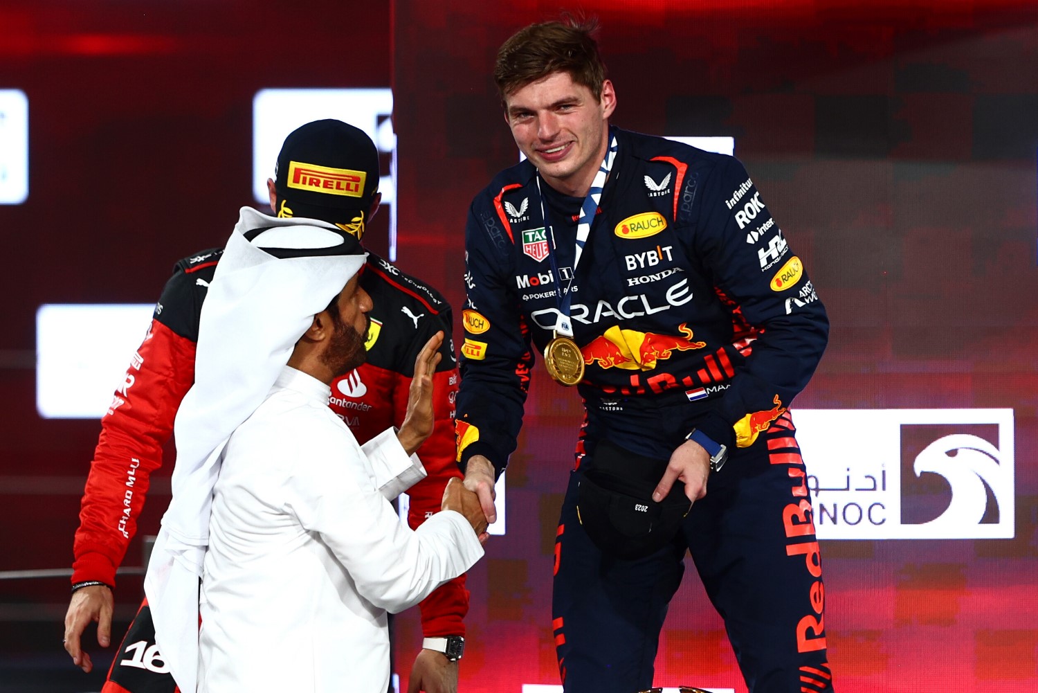 Race winner Max Verstappen of the Netherlands and Oracle Red Bull Racing celebrates on the podium during the F1 Grand Prix of Abu Dhabi at Yas Marina Circuit on November 26, 2023 in Abu Dhabi, United Arab Emirates. (Photo by Clive Rose/Getty Images) // Getty Images / Red Bull Content Pool 