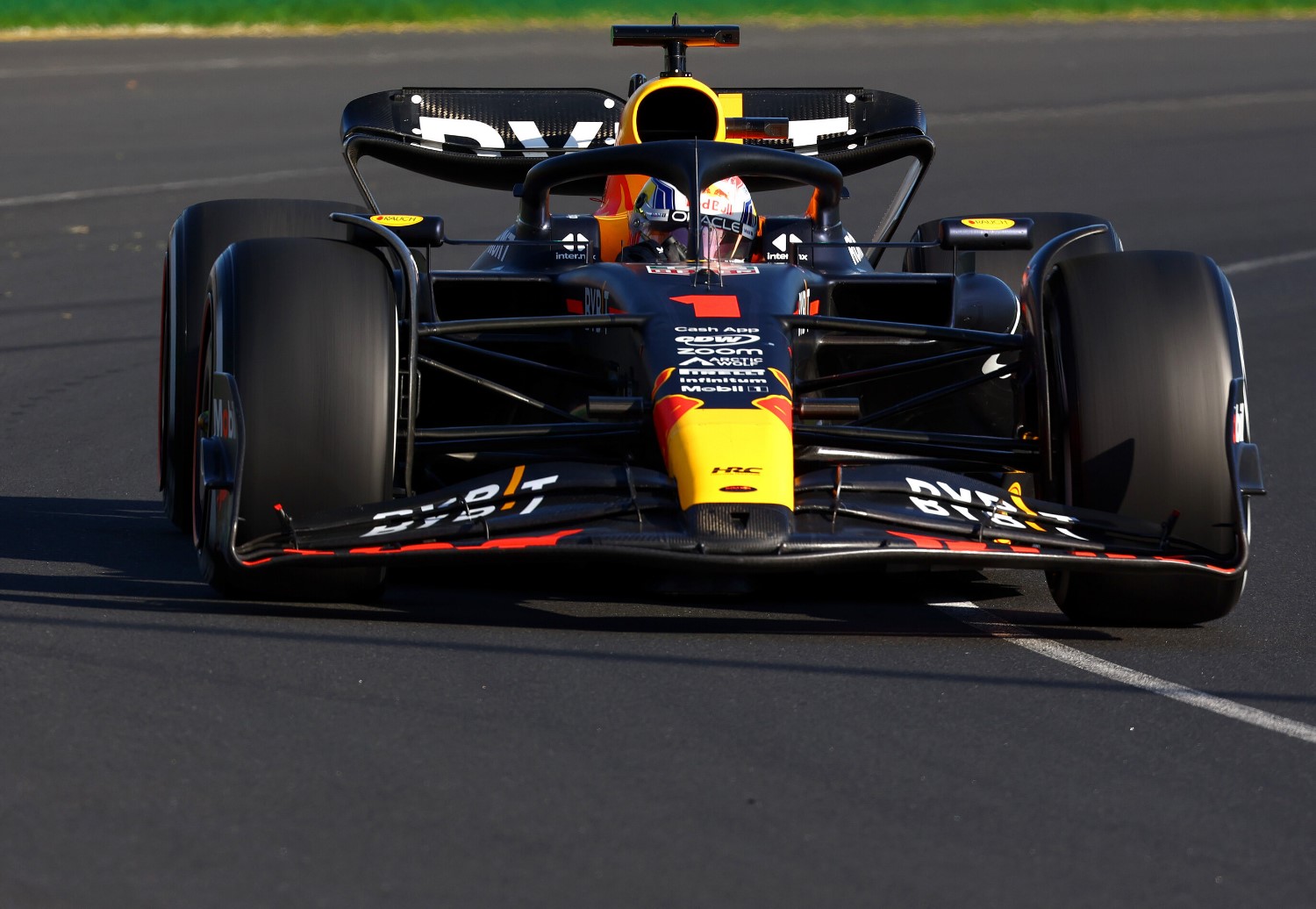 Verstappen wins crazy Australian GP after three red flags 