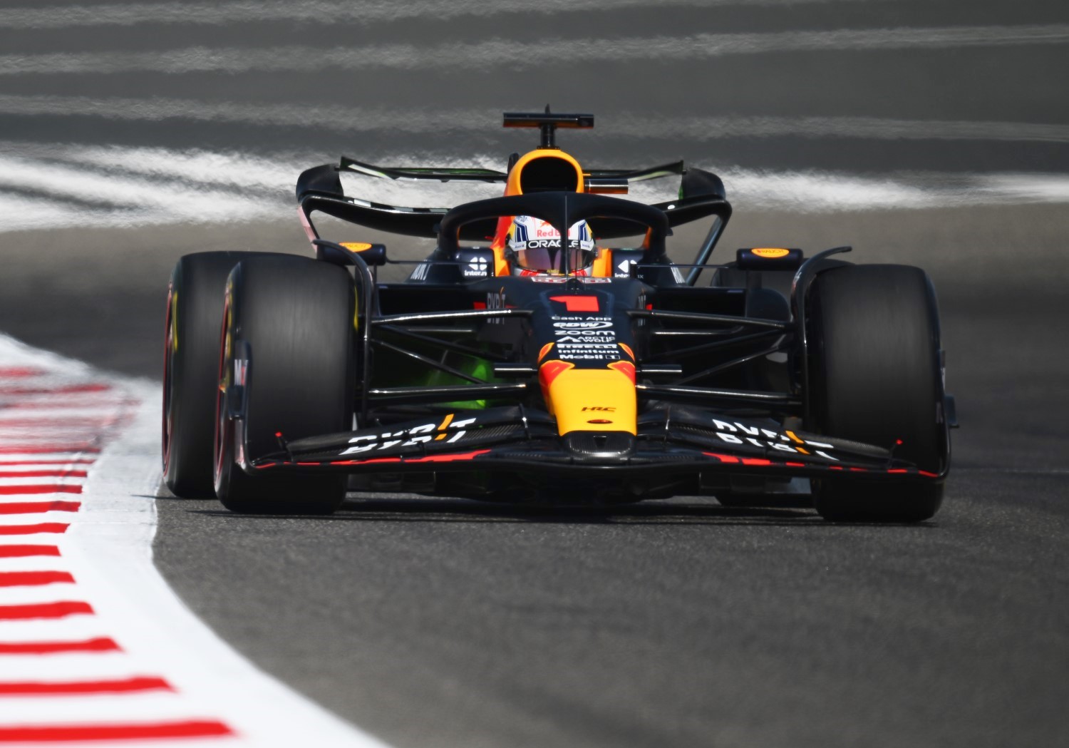 Max Verstappen of the Netherlands driving the (1) Oracle Red Bull Racing RB19 on track during day one of F1 Testing at Bahrain International Circuit on February 23, 2023 in Bahrain, Bahrain. (Photo by Clive Mason/Getty Images) // Getty Images / Red Bull Content Pool