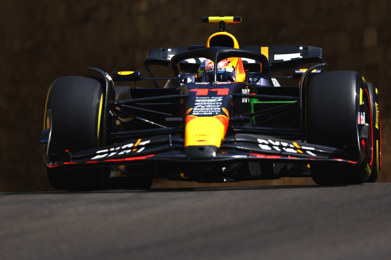F1 Verstappen tops hectic F1 practice in Baku
