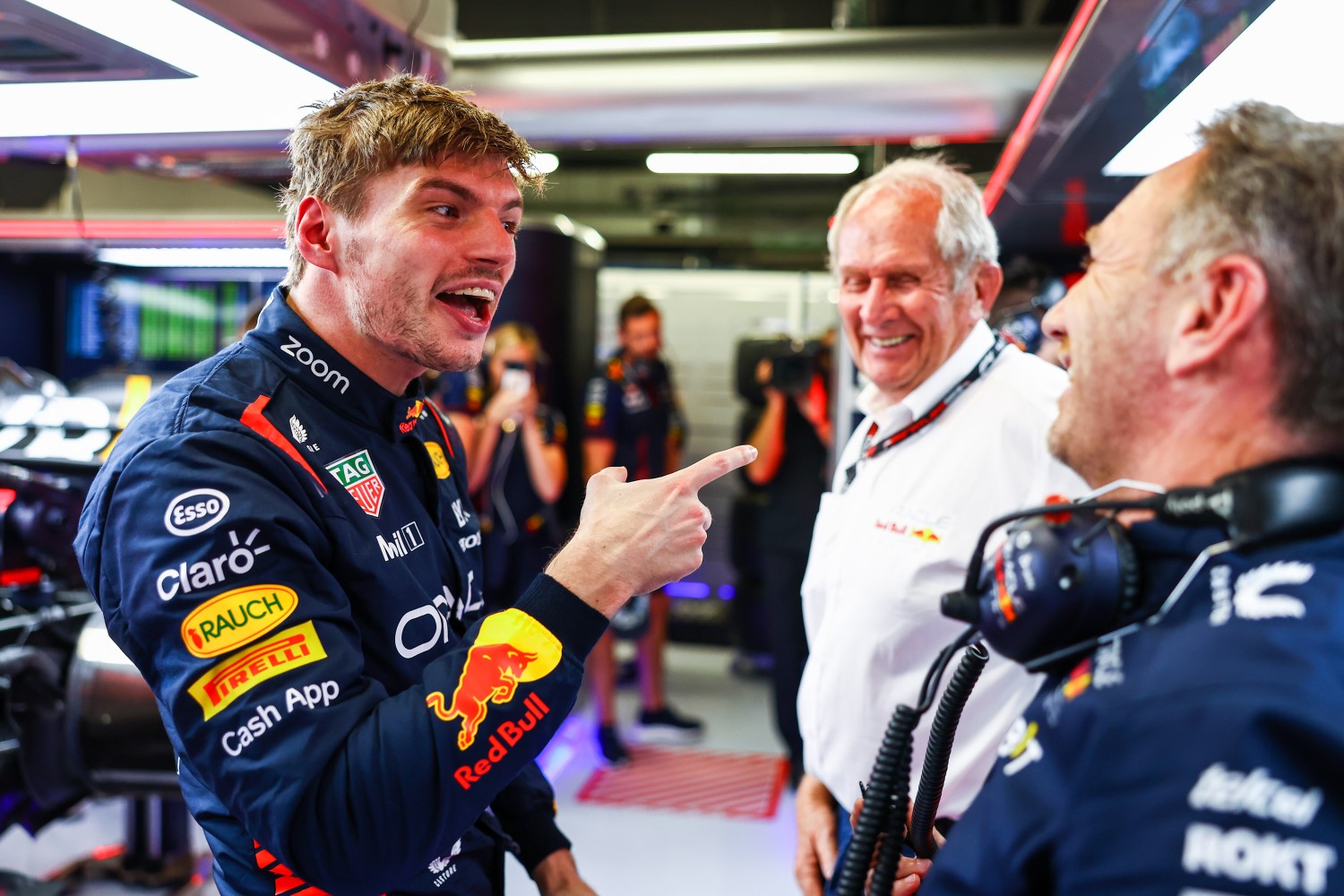 Max Verstappen of the Netherlands and Oracle Red Bull Racing talks with Red Bull Racing Team Principal Christian Horner and Red Bull Racing Team Consultant Dr Helmut Marko during practice ahead of the F1 Grand Prix of Spain at Circuit de Barcelona-Catalunya on June 02, 2023 in Barcelona, Spain. (Photo by Mark Thompson/Getty Images) // Getty Images / Red Bull Content Pool
