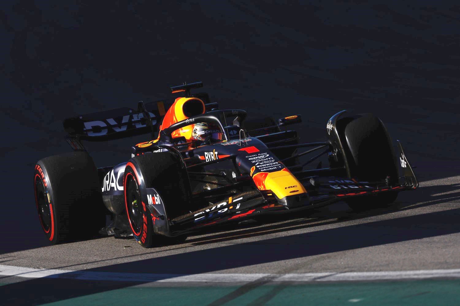 Max Verstappen of the Netherlands driving the (1) Oracle Red Bull Racing RB19 on track during the Sprint ahead of the F1 Grand Prix of Brazil at Autodromo Jose Carlos Pace on November 04, 2023 in Sao Paulo, Brazil. (Photo by Mark Thompson/Getty Images) // Getty Images / Red Bull Content Pool