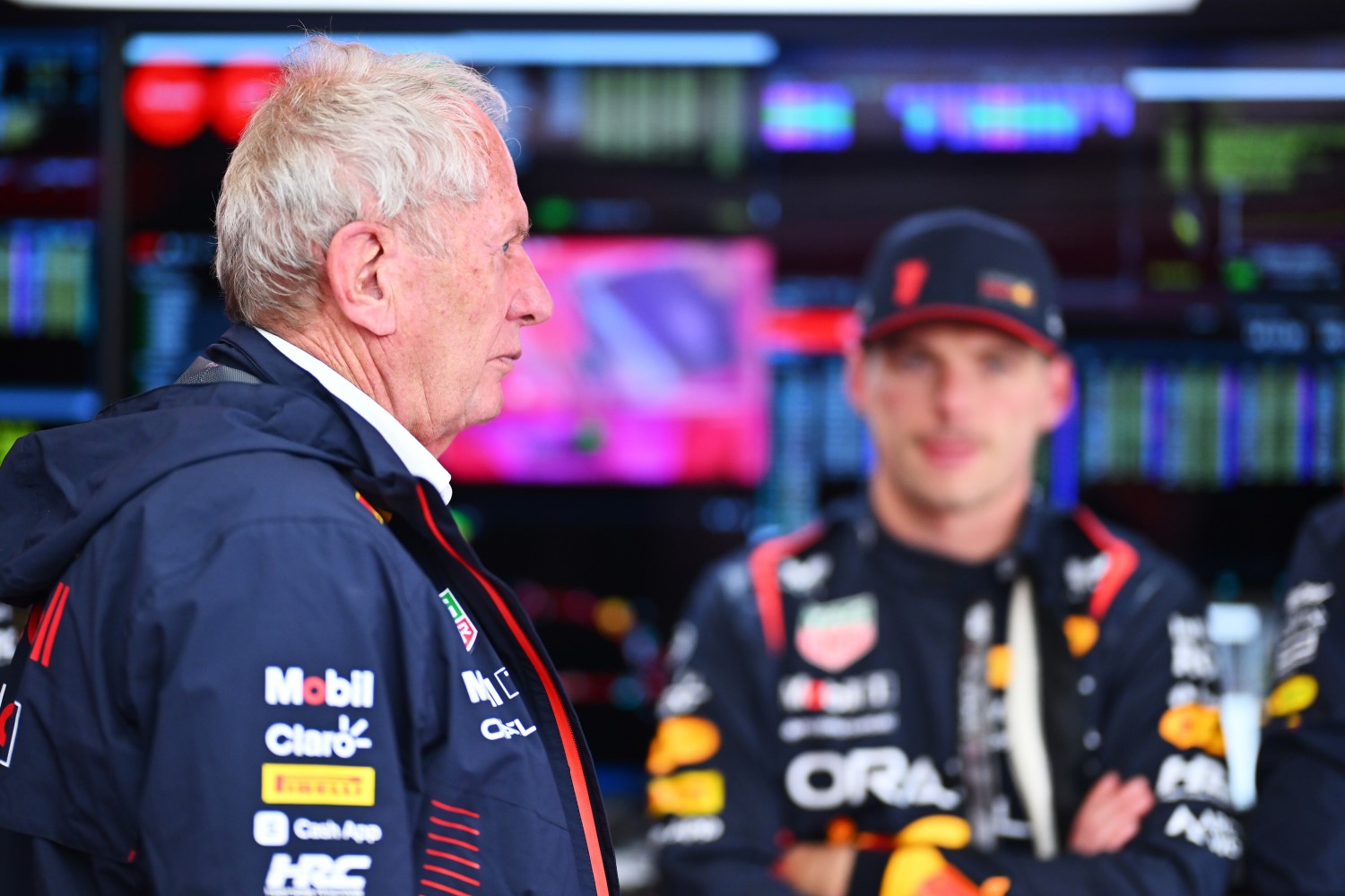 Red Bull Racing Team Consultant Dr Helmut Marko talks to driver Mac Verstappen. (Photo by Dan Mullan/Getty Images) // Getty Images / Red Bull Content Pool