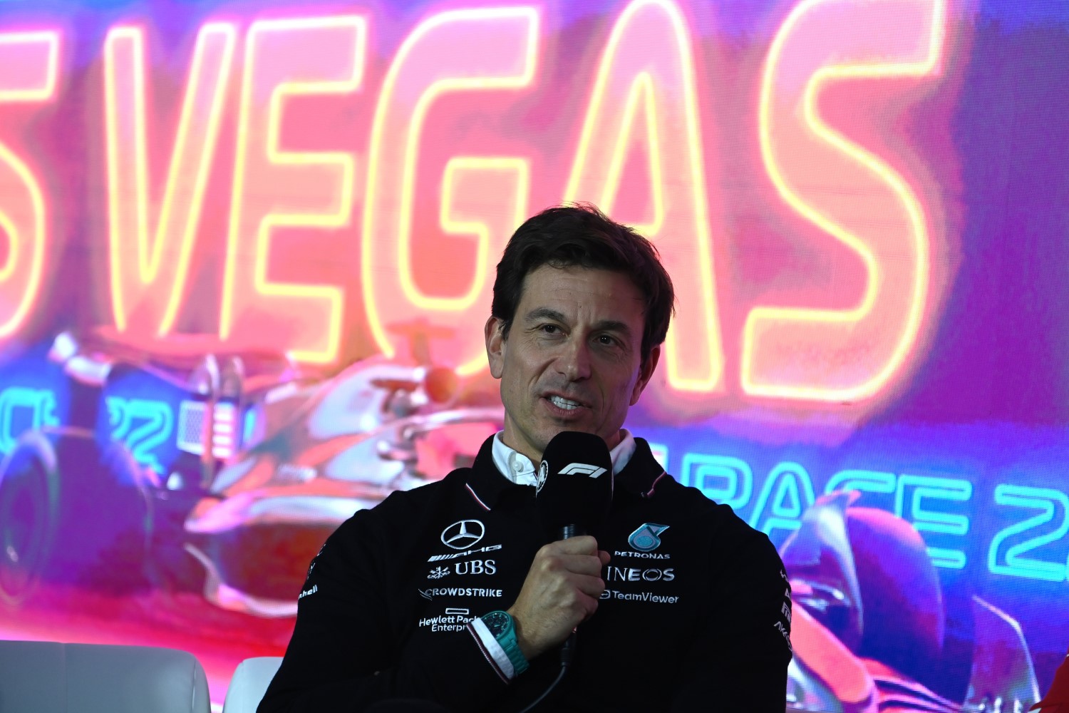 Toto Wolff hammers inept bias journalist. 2023 Las Vegas Grand Prix, Thursday - LAT Images