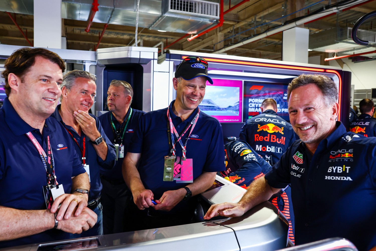 Jim Farley, CEO of Ford, Mark Rushbrook of Ford and Red Bull Racing Team Principal Christian Horner talk in the garage prior to the F1 Grand Prix of Miami at Miami International Autodrome on May 07, 2023 in Miami, Florida. (Photo by Mark Thompson/Getty Images) // Getty Images / Red Bull Content Pool