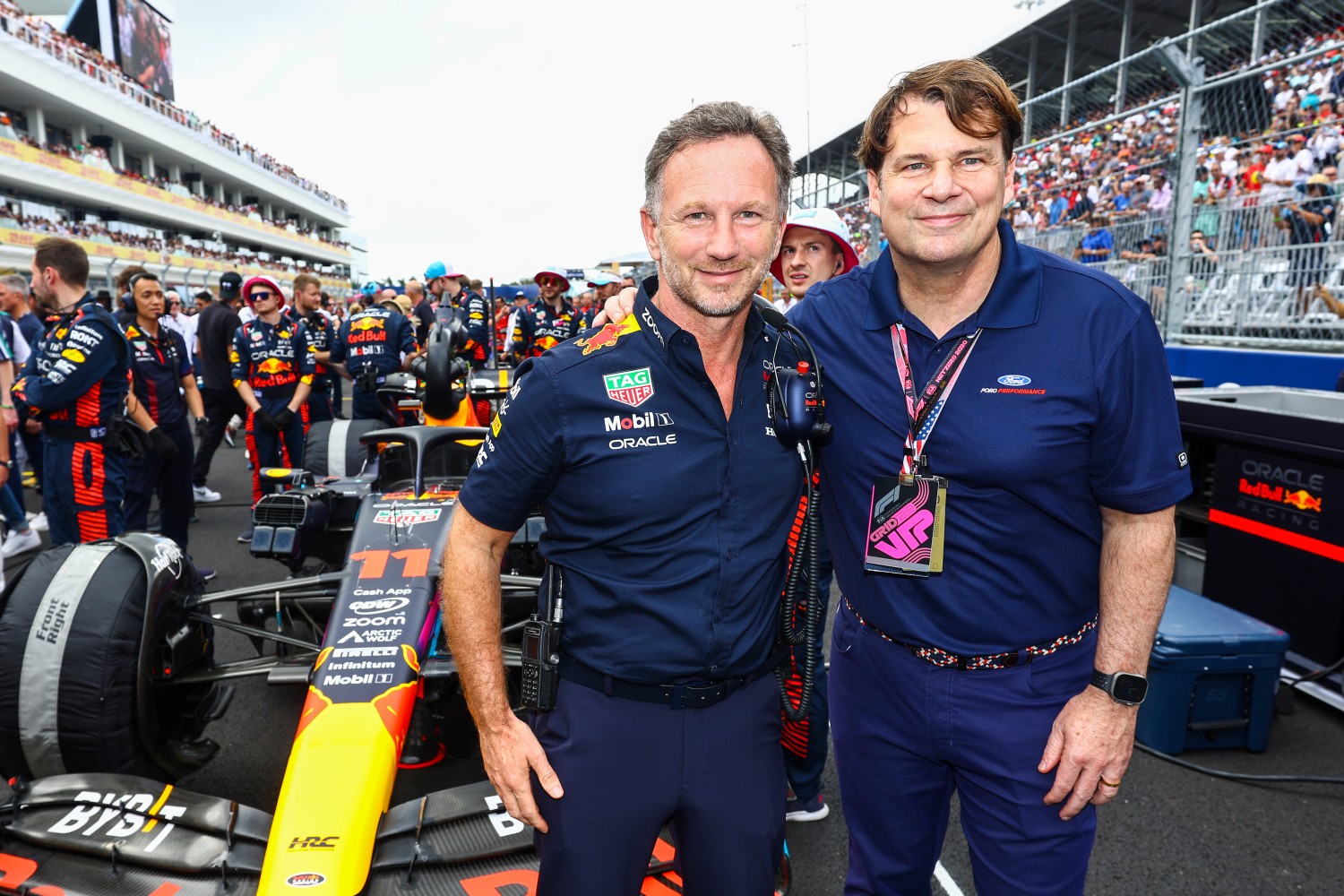 Red Bull Racing Team Principal Christian Horner and Jim Farley, CEO of Ford pose for a photo on the grid prior to the F1 Grand Prix of Miami at Miami International Autodrome on May 07, 2023 in Miami, Florida. (Photo by Mark Thompson/Getty Images) // Getty Images / Red Bull Content Pool //