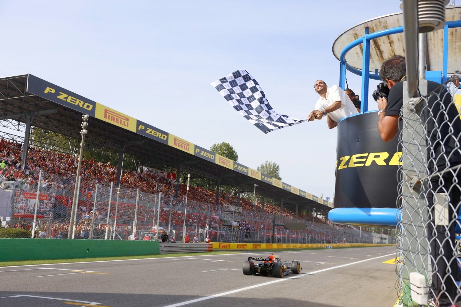 Max Verstappen, Red Bull Racing RB19, 1st position, takes the chequered flag during the Italian GP at Autodromo Nazionale Monza on Sunday September 03, 2023 in Monza, Italy. (Photo by Steven Tee / LAT Images)