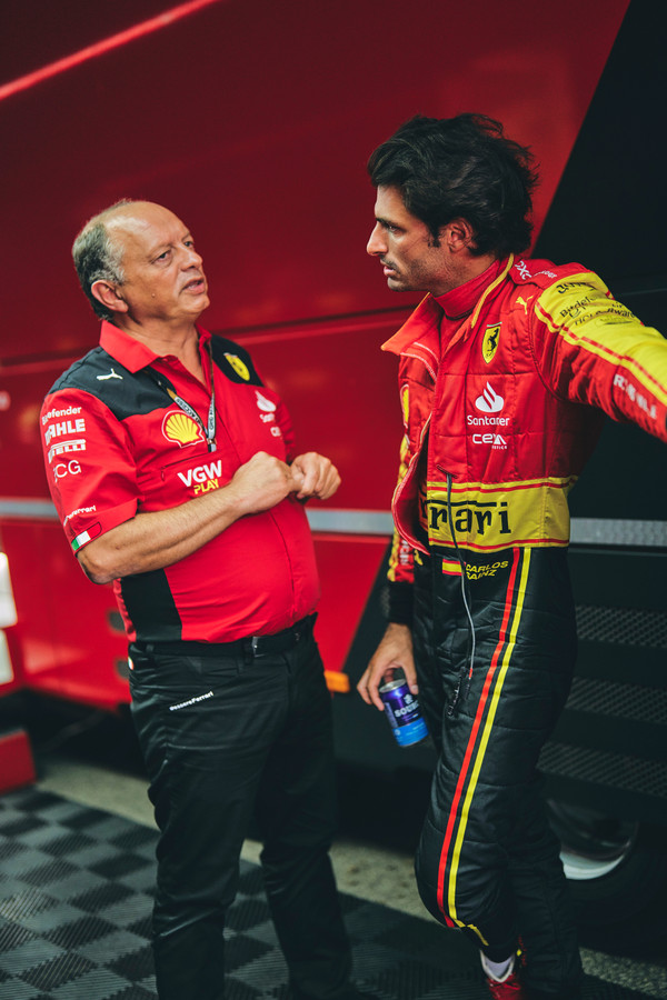 Frederic Vasseur and Carlos Sainz Jr. talk after practice