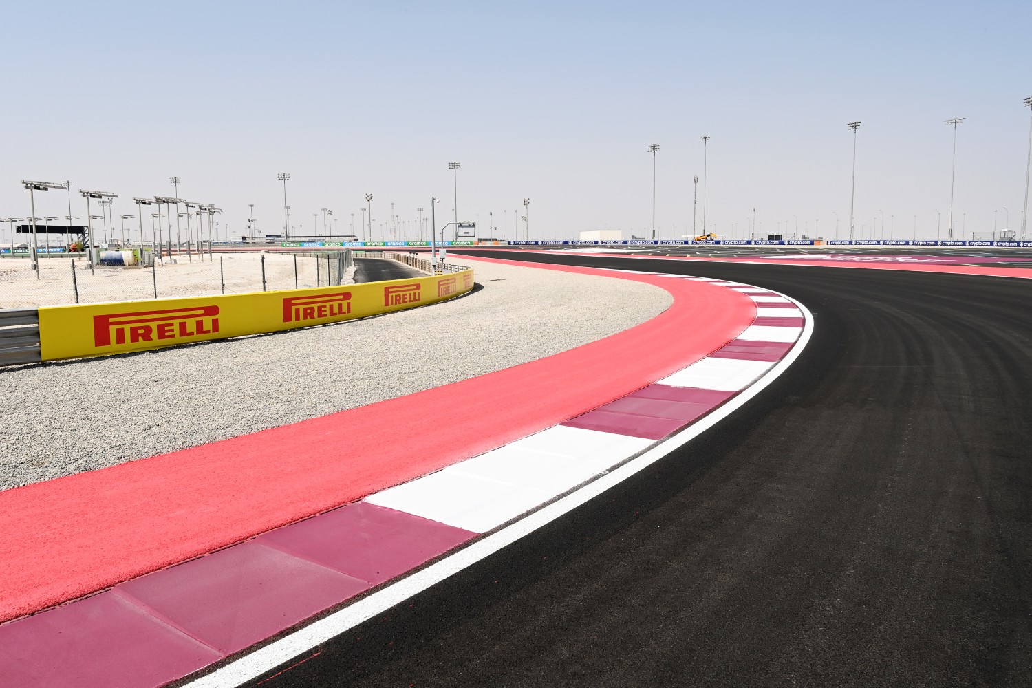 Qatar Curbs (Photo by Mark Sutton / LAT Images)