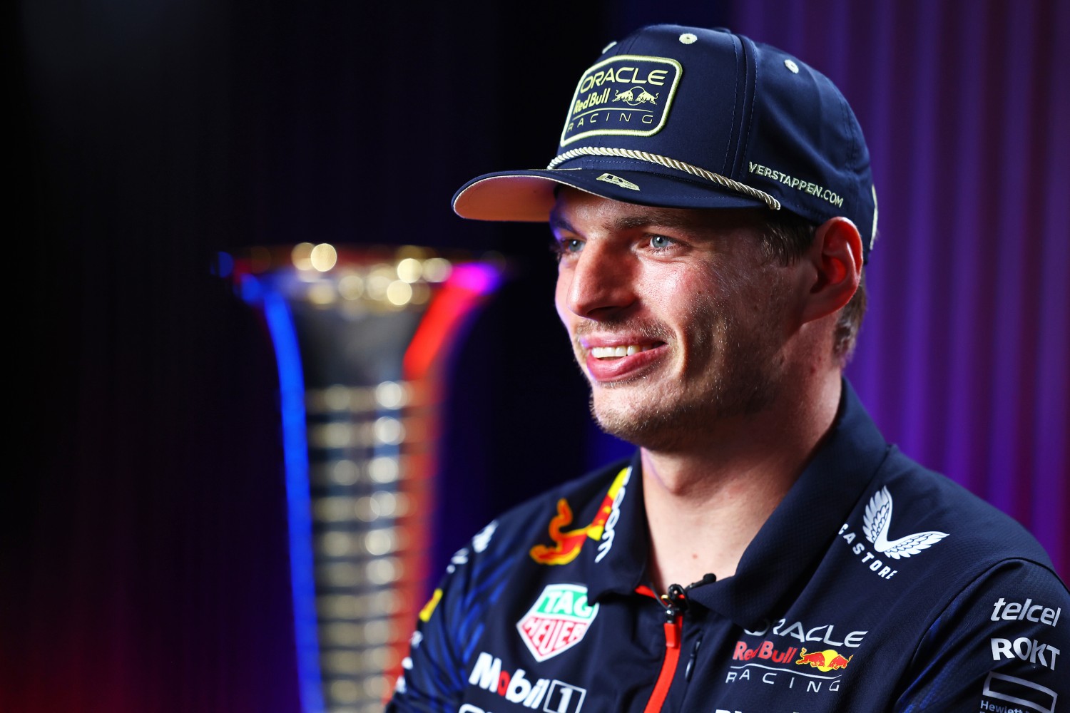 2023 F1 World Drivers Champion Max Verstappen of the Netherlands and Oracle Red Bull Racing talks to the media in the Paddock after the Sprint ahead of the F1 Grand Prix of Qatar at Lusail International Circuit on October 07, 2023 in Lusail City, Qatar. (Photo by Mark Thompson/Getty Images) // Getty Images / Red Bull Content Pool