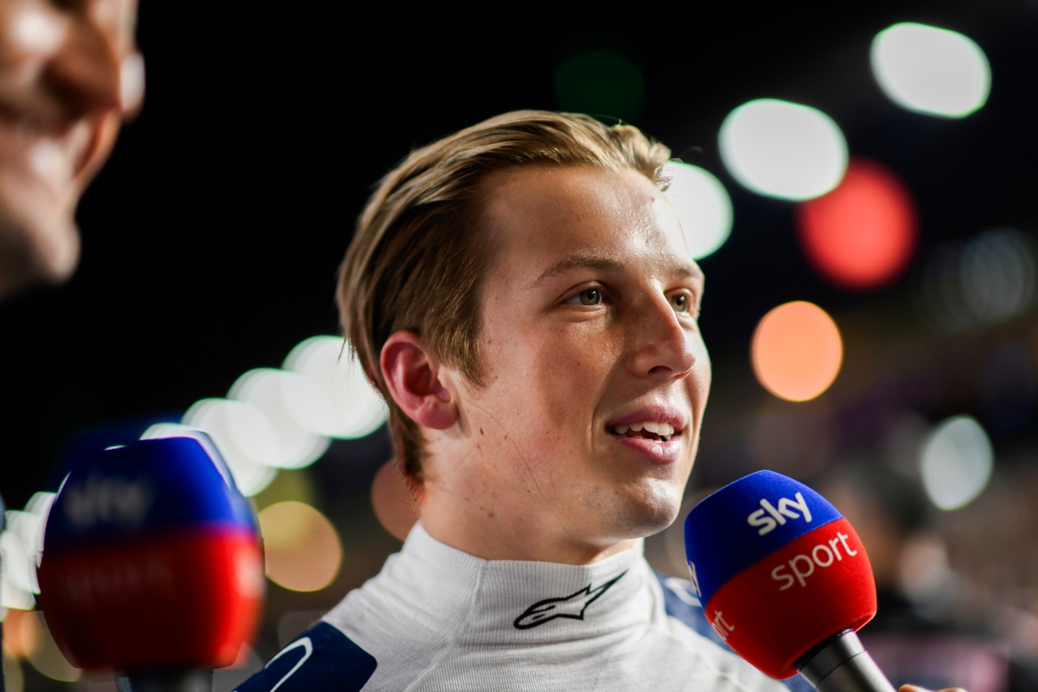 Liam Lawson of New Zealand and Scuderia AlphaTauri prepares to drive on the grid during the F1 Grand Prix of Singapore at Marina Bay Street Circuit on September 17, 2023 in Singapore, Singapore. (Photo by Rudy Carezzevoli/Getty Images) // Getty Images / Red Bull Content Pool