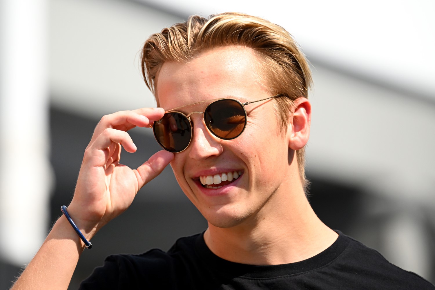 Liam Lawson of New Zealand and Scuderia AlphaTauri walks in the Paddock during previews ahead of the F1 Grand Prix of Singapore at Marina Bay Street Circuit on September 14, 2023 in Singapore, Singapore. (Photo by Clive Mason/Getty Images) // Getty Images / Red Bull Content Pool