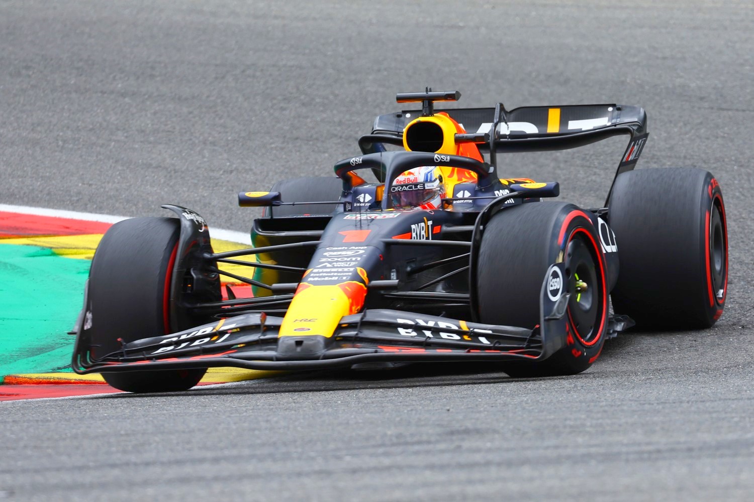 Max Verstappen of the Netherlands driving the (1) Oracle Red Bull Racing RB19 on track during the F1 Grand Prix of Belgium at Circuit de Spa-Francorchamps on July 30, 2023 in Spa, Belgium. (Photo by Mark Thompson/Getty Images) // Getty Images / Red Bull Content Pool