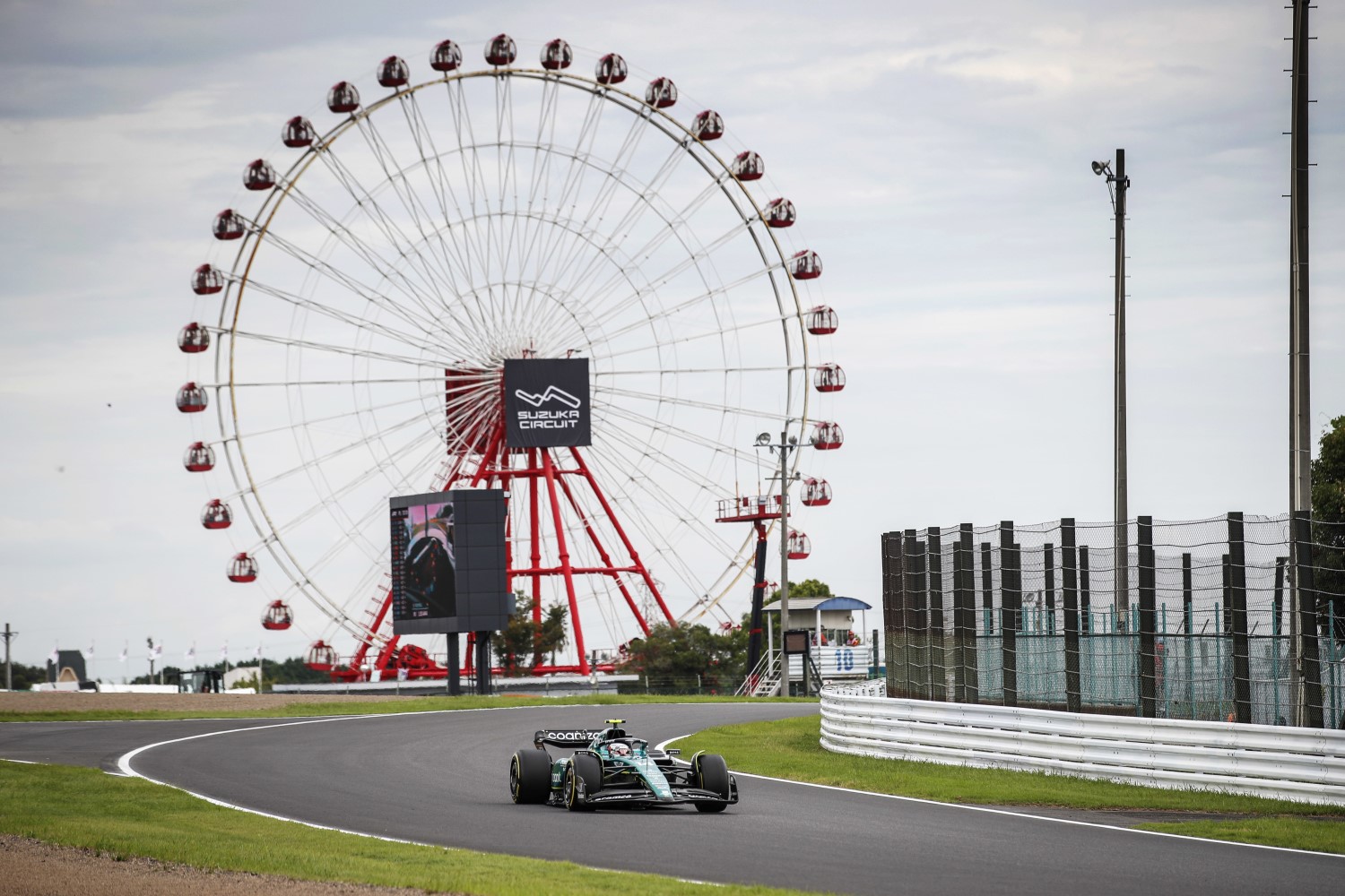 Fernando Alonso, Aston Martin AMR23 during the Japanese GP at Suzuka on Friday September 22, 2023 in Suzuka, Japan. (Photo by Jake Grant / LAT Images)