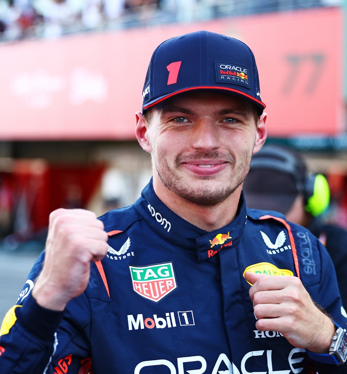 Pole position qualifier Max Verstappen of the Netherlands and Oracle Red Bull Racing celebrates in parc ferme during qualifying ahead of the F1 Grand Prix of Japan at Suzuka International Racing Course on September 23, 2023 in Suzuka, Japan. (Photo by Mark Thompson/Getty Images) // Getty Images / Red Bull Content Pool