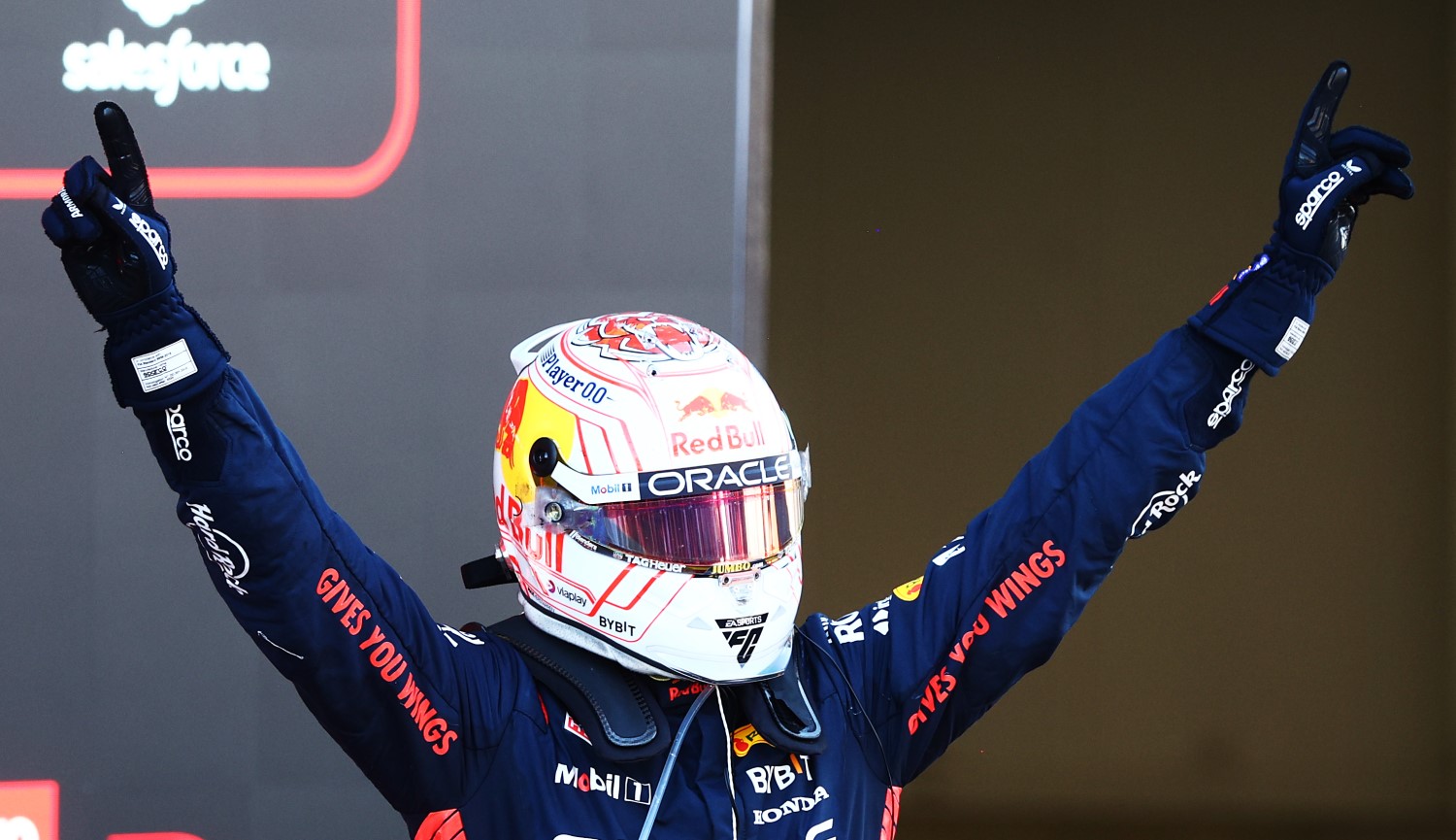 Race winner Max Verstappen of the Netherlands and Oracle Red Bull Racing celebrates in parc ferme during the F1 Grand Prix of Japan at Suzuka International Racing Course on September 24, 2023 in Suzuka, Japan. (Photo by Clive Rose/Getty Images) // Getty Images / Red Bull Content Pool //