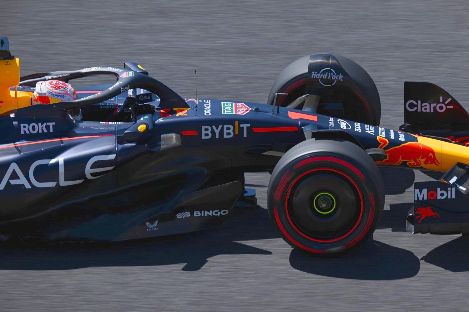 Max Verstappen of the Netherlands driving the (1) Oracle Red Bull Racing RB19 on track during final practice ahead of the F1 Grand Prix of Japan at Suzuka International Racing Course on September 23, 2023 in Suzuka, Japan. (Photo by Clive Mason/Getty Images) // Getty Images / Red Bull Content Pool