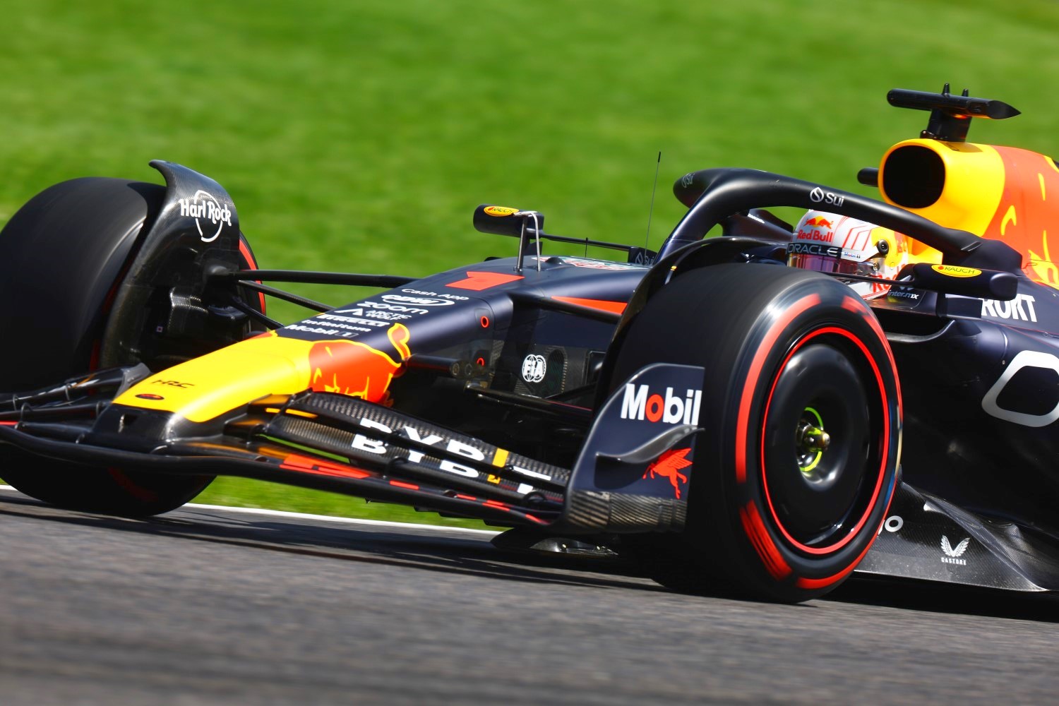 Max Verstappen of the Netherlands driving the (1) Oracle Red Bull Racing RB19 on track during final practice ahead of the F1 Grand Prix of Japan at Suzuka International Racing Course on September 23, 2023 in Suzuka, Japan. (Photo by Mark Thompson/Getty Images) // Getty Images / Red Bull Content Pool 