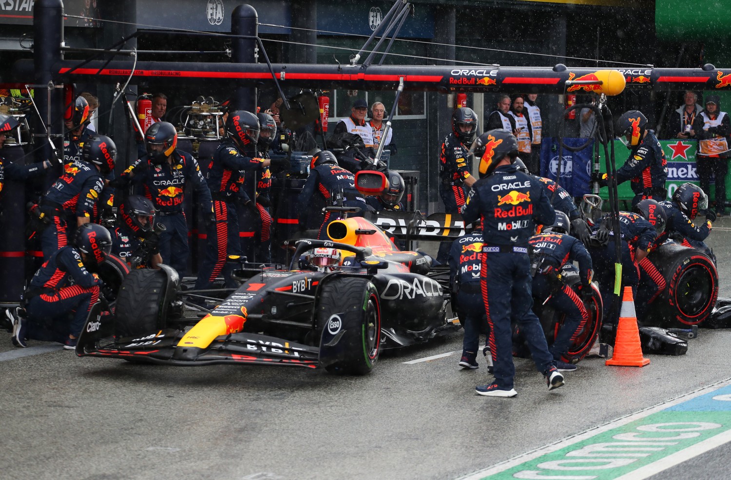 Max Verstappen of the Netherlands driving the (1) Oracle Red Bull Racing RB19 makes a pitstop during the F1 Grand Prix of The Netherlands at Circuit Zandvoort on August 27, 2023 in Zandvoort, Netherlands. (Photo by Peter Fox/Getty Images) // Getty Images / Red Bull Content Pool // 