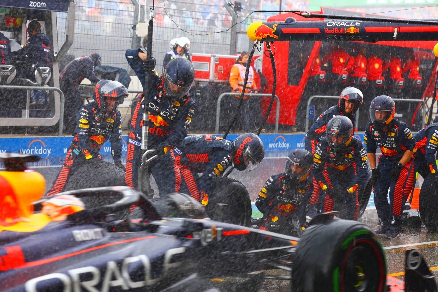 Max Verstappen of the Netherlands driving the (1) Oracle Red Bull Racing RB19 makes a pitstop in the rain during the F1 Grand Prix of The Netherlands at Circuit Zandvoort on August 27, 2023 in Zandvoort, Netherlands. (Photo by Mark Thompson/Getty Images) // Getty Images / Red Bull Content Pool