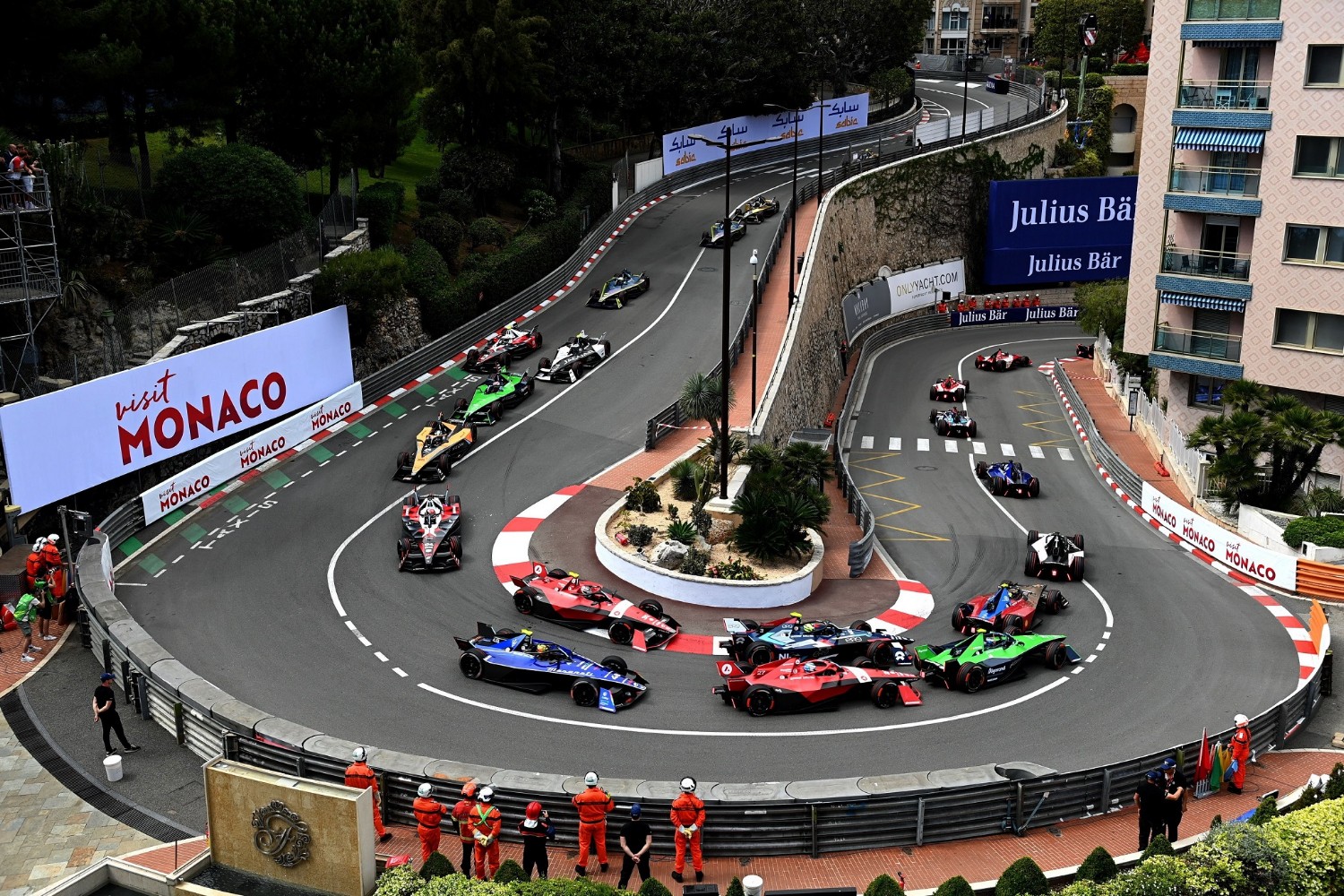 Nick Cassidy, Envision Racing, Jaguar I-TYPE 6 Overtakes during the Monaco ePrix at Circuit de Monaco on Saturday May 06, 2023 in Monte Carlo, Monaco. (Photo by Sam Bagnall / LAT Images)