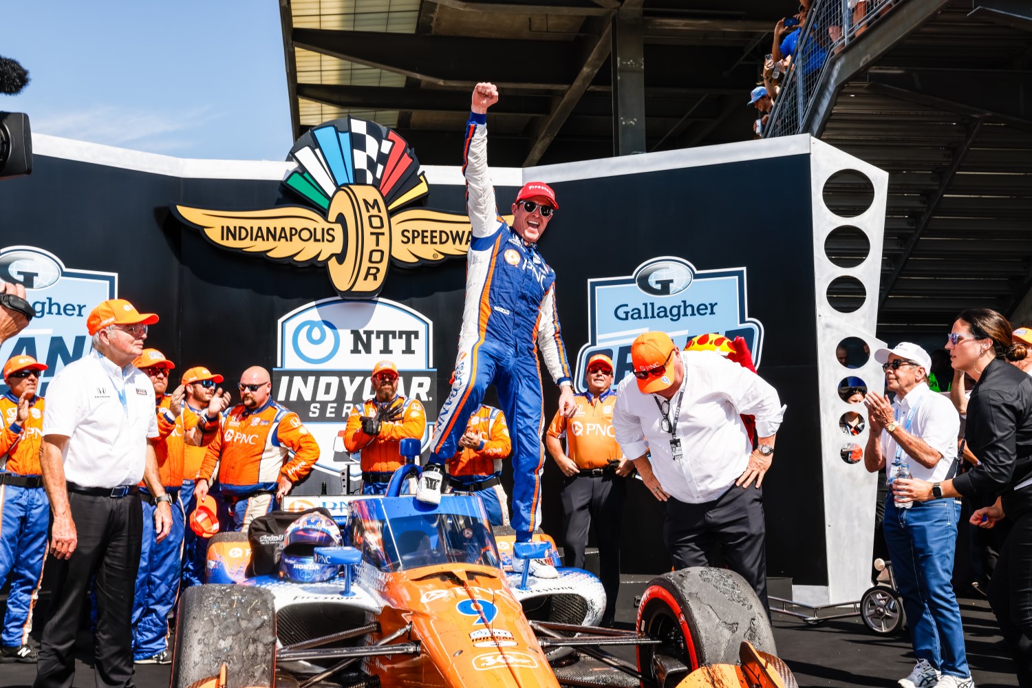 Scott Dixon celebrates race win. Photo by LAT for Honda