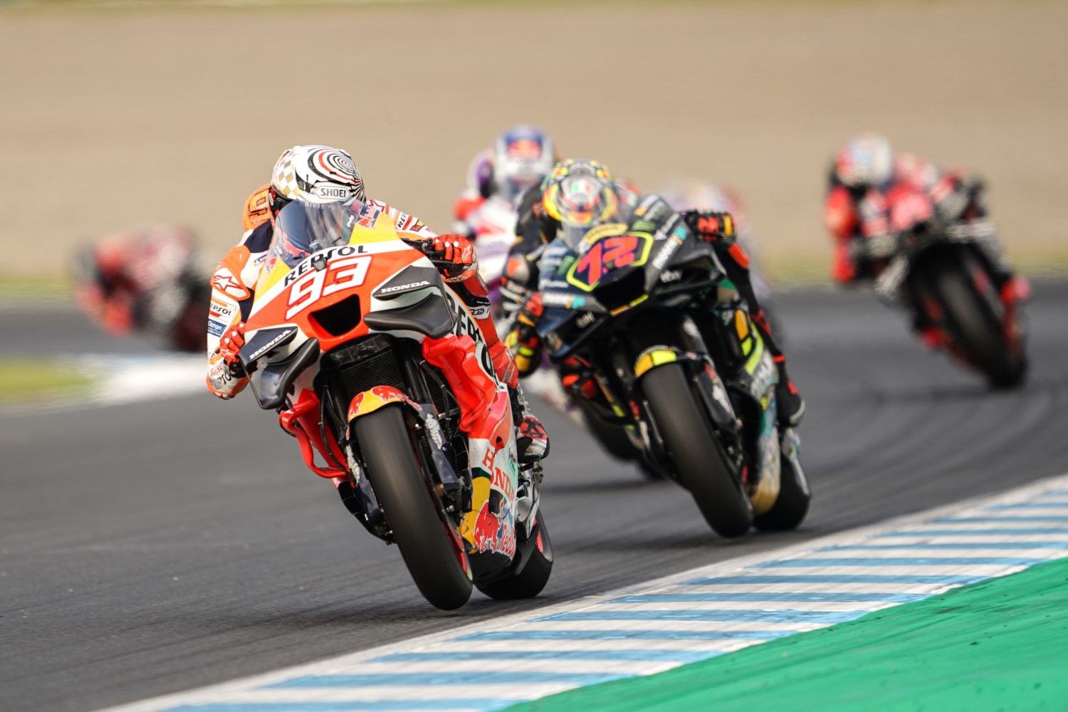 Marquez battles