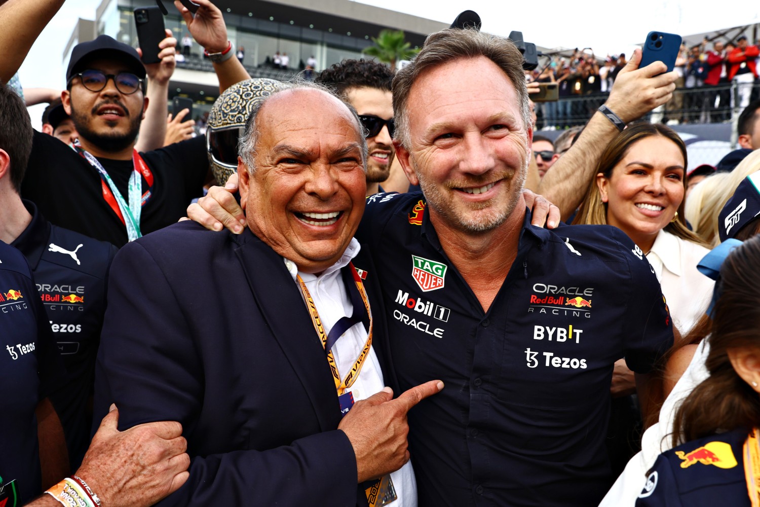 Red Bull Racing Team Principal Christian Horner and Antonio Perez Garibay celebrate in parc ferme during the F1 Grand Prix of Mexico at Autodromo Hermanos Rodriguez on October 30, 2022 in Mexico City, Mexico. (Photo by Mark Thompson/Getty Images ) // Getty Images / Red Bull Content Pool 