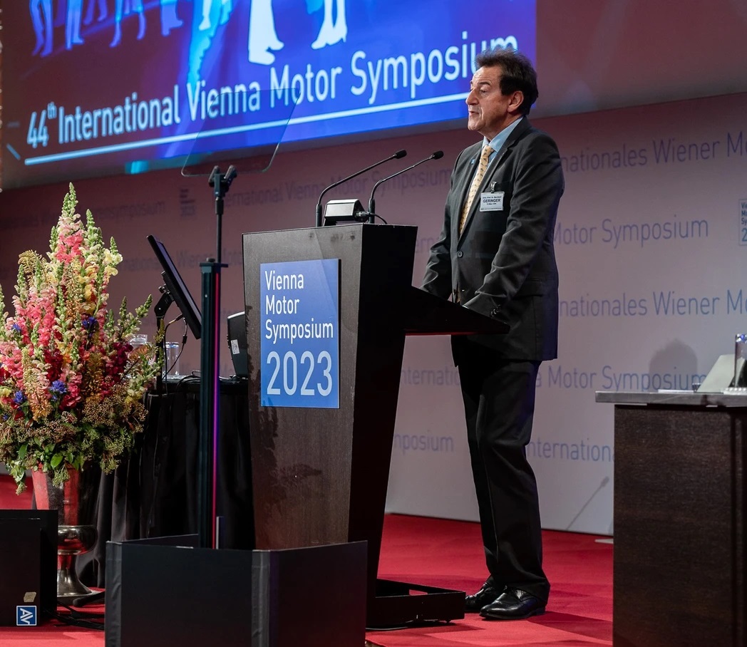 Bernhard Geringer, Head of the Institute of Powertrains and Automotive Technology at the Vienna University of Technology, at his opening speech (Credit: ÖVK/Ranger)