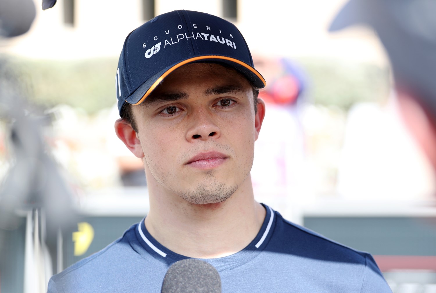 Nyck de Vries of Netherlands and Scuderia AlphaTauri talks to the media in the Paddock during day three of F1 Testing at Bahrain International Circuit on February 25, 2023 in Bahrain, Bahrain. (Photo by Peter Fox/Getty Images) // Getty Images / Red Bull Content Pool