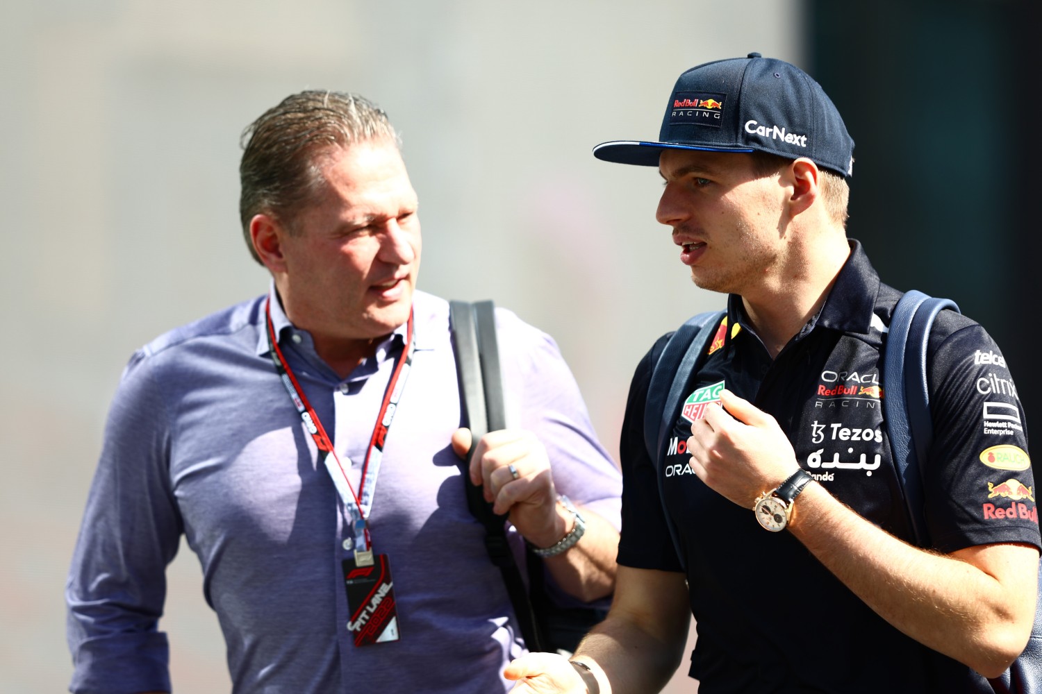 Max Verstappen of the Netherlands and Oracle Red Bull Racing and his father Jos Verstappen talk in the Paddock prior to final practice ahead of the F1 Grand Prix of Saudi Arabia at the Jeddah Corniche Circuit on March 26, 2022 in Jeddah, Saudi Arabia. (Photo by Mark Thompson/Getty Images) // Getty Images / Red Bull Content Pool