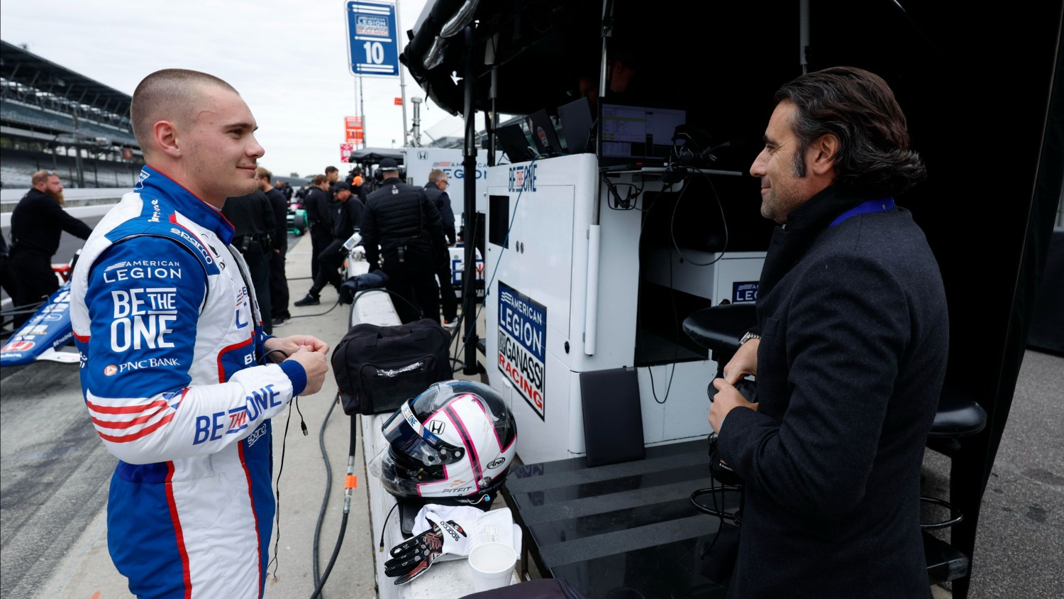 Lundqvist talking to Dario Franchitti