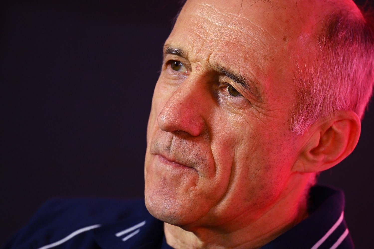 Scuderia AlphaTauri Team Principal Franz Tost attends the Team Principals Press Conference during day two of F1 Testing at Bahrain International Circuit on February 24, 2023 in Bahrain, Bahrain. (Photo by Clive Mason/Getty Images) // Getty Images / Red Bull Content Pool