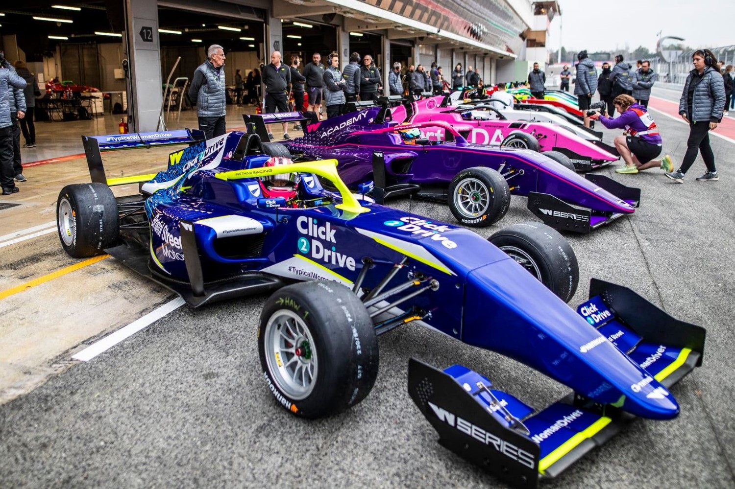 F1 Academy drivers get ready to test. Photo by Picasa for F1 Academy