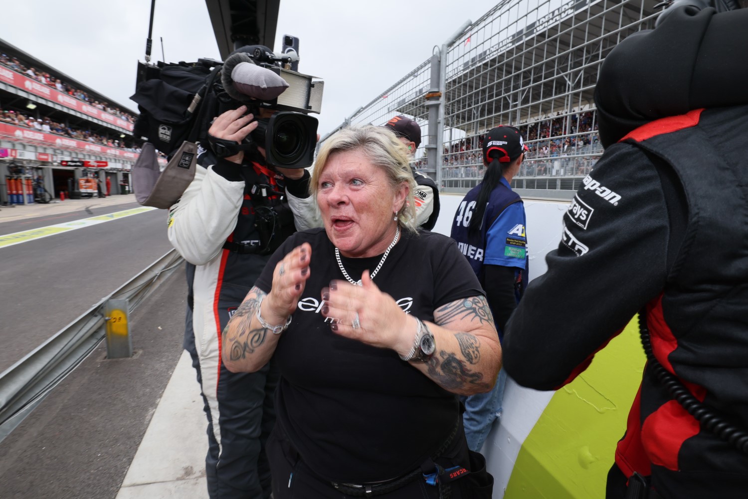 Betty Klimenko 2023 Vailo Adelaide 500 , Event 12 of the Repco Supercars Championship, Adelaide Street Circuit, Adelaide, South Australia, Australia. 25 Nov, 2023.