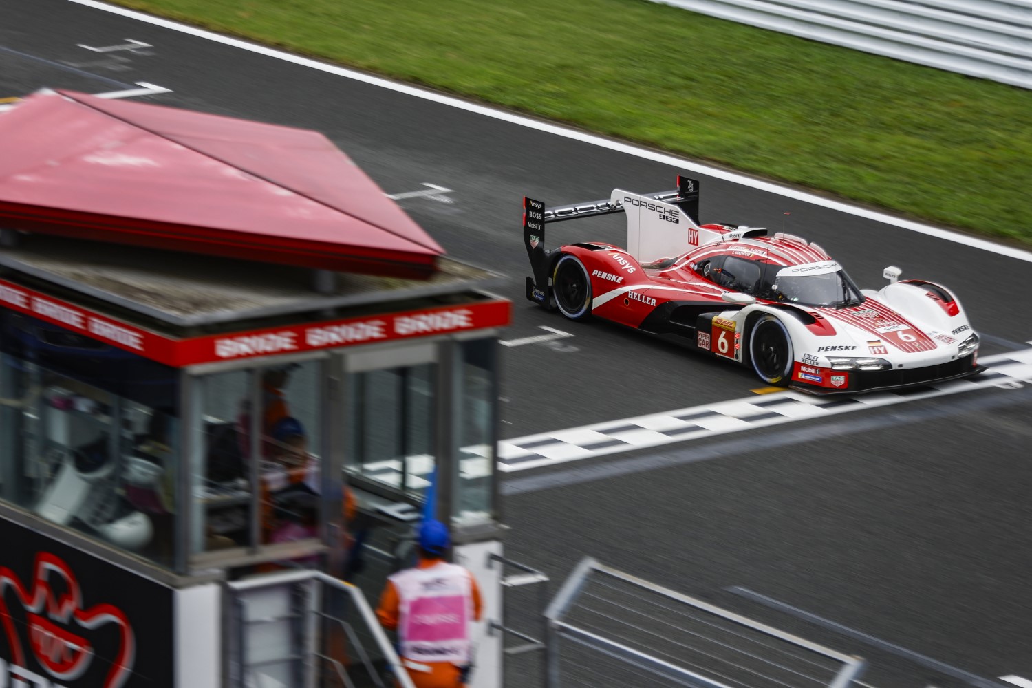 Porsche 963, Porsche Penske Motorsport (#6), Kevin Estre (F), Andre Lotterer (D), Laurens Vanthoor (B)