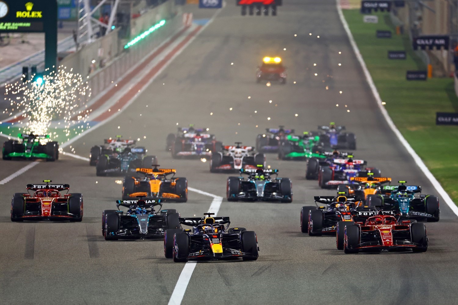 Max Verstappen of the Netherlands driving the (1) Oracle Red Bull Racing RB20 leads Charles Leclerc of Monaco driving the (16) Ferrari SF-24 and the rest of the field into the first corner at the start of the race during the F1 Grand Prix of Bahrain at Bahrain International Circuit on March 02, 2024 in Bahrain, Bahrain. (Photo by Mark Thompson/Getty Images) // Getty Images / Red Bull Content Pool