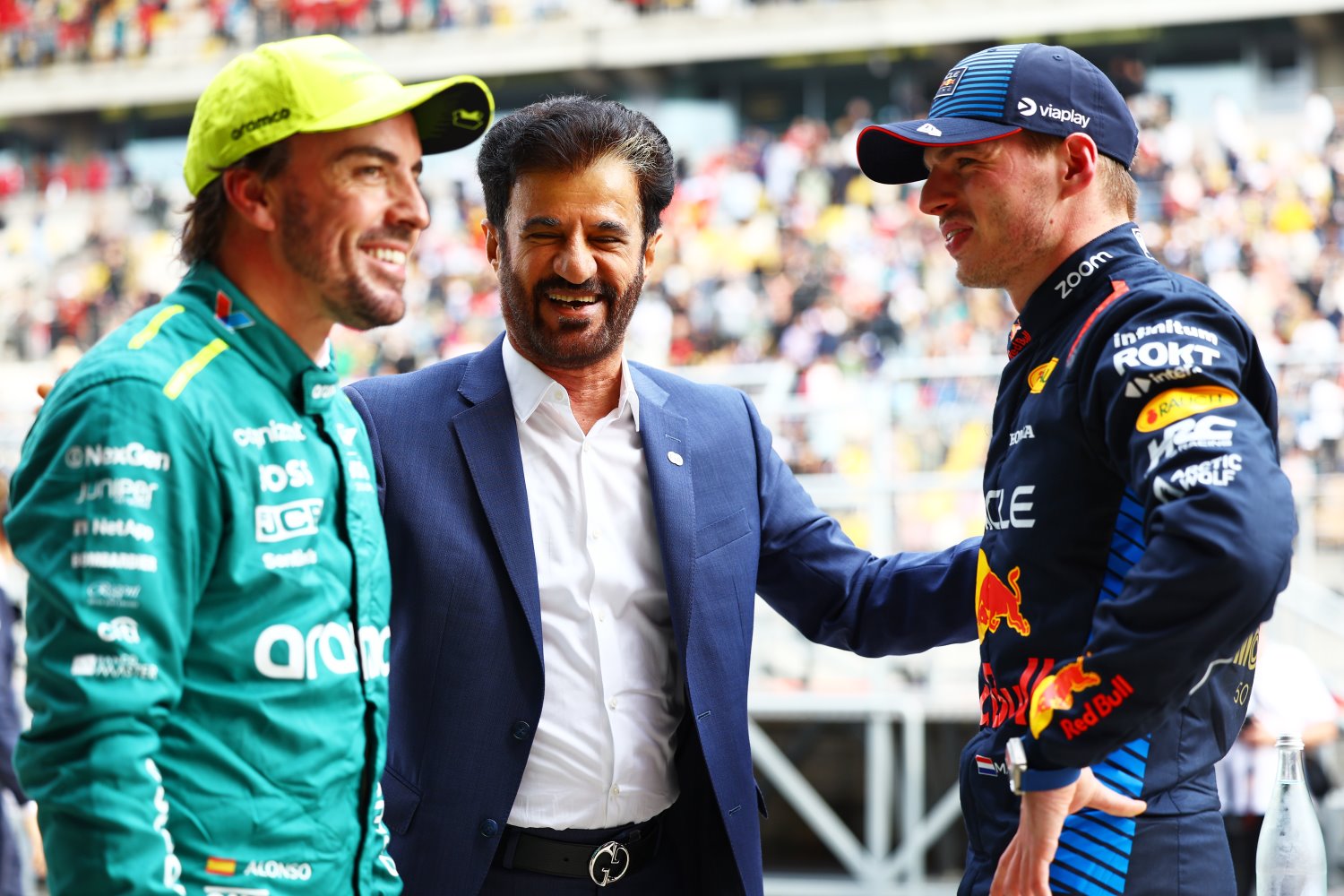 Pole position qualifier Max Verstappen of the Netherlands and Oracle Red Bull Racing, Third placed qualifier Fernando Alonso of Spain and Aston Martin F1 Team and Mohammed ben Sulayem, FIA President talk in parc ferme after qualifying ahead of the F1 Grand Prix of China at Shanghai International Circuit on April 20, 2024 in Shanghai, China. (Photo by Mark Thompson/Getty Images) // Getty Images / Red Bull Content Pool