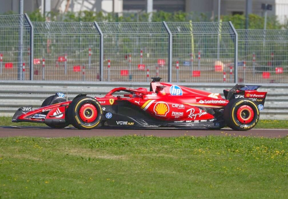 The shark mouth inlet design that is firstly seen on RB20, is now on the SF-24, photo taken in Fiorano by @formu1a__uno