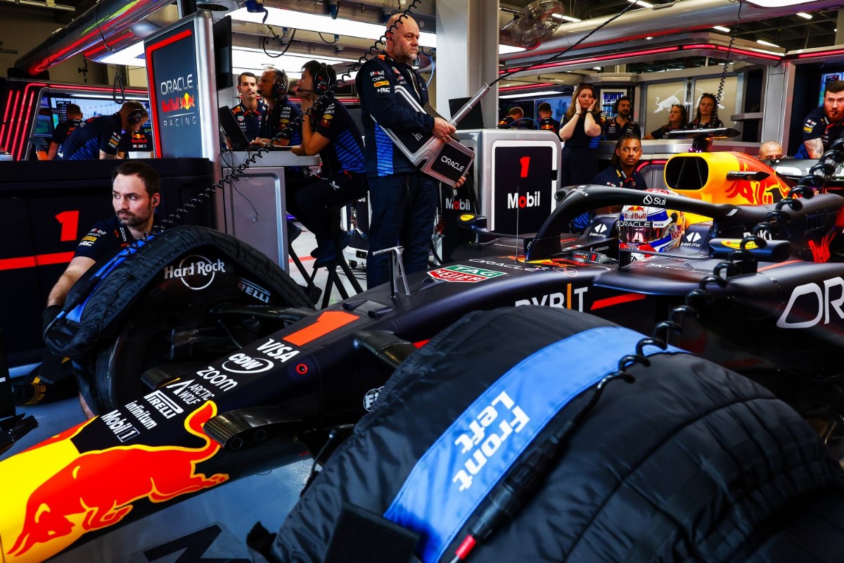 Max Verstappen of the Netherlands and Oracle Red Bull Racing prepares to drive in the garage during practice ahead of the F1 Grand Prix of Saudi Arabia at Jeddah Corniche Circuit on March 07, 2024 in Jeddah, Saudi Arabia. (Photo by Mark Thompson/Getty Images) // Getty Images / Red Bull Content Pool